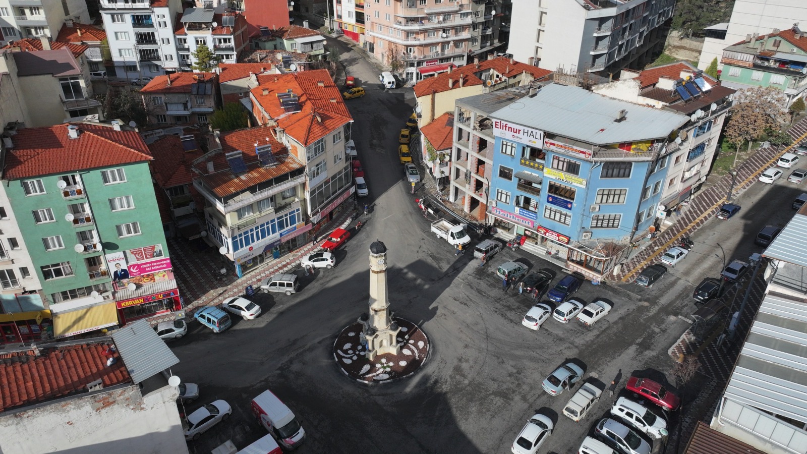 Manisa'da o ilçenin çehresi değişiyor: Asırlık yol sorunu çözüme kavuşturuluyor