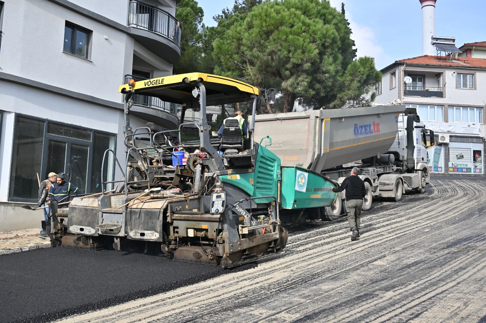 Manisa'da o ilçenin çehresi değişiyor: Asırlık yol sorunu çözüme kavuşturuluyor