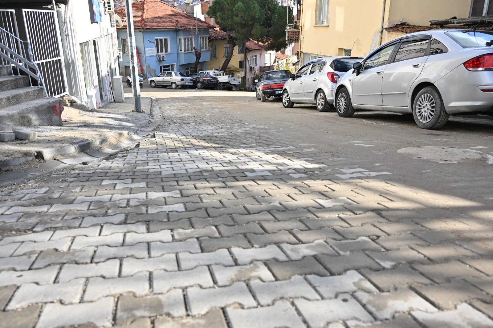 Manisa'da o ilçenin çehresi değişiyor: Asırlık yol sorunu çözüme kavuşturuluyor