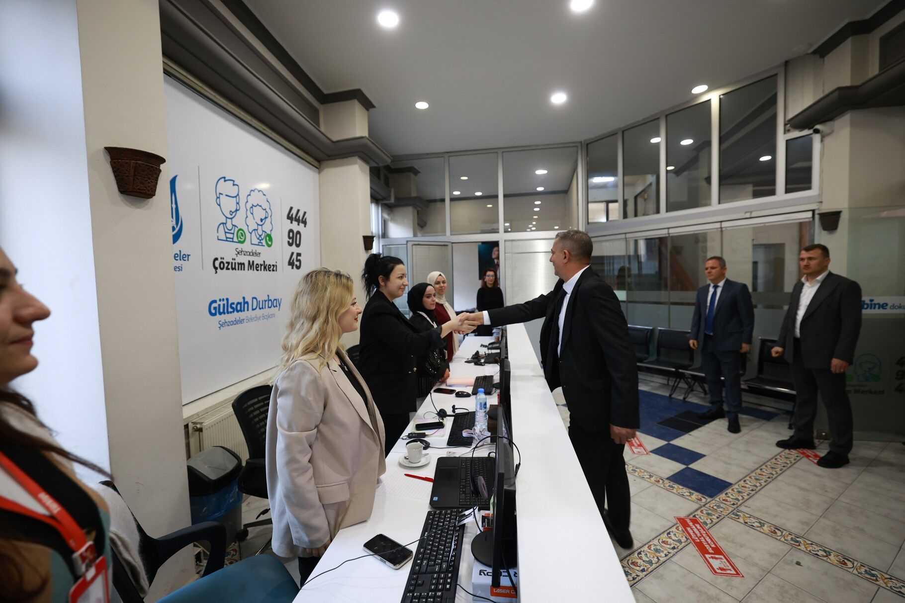 Şehzadeler'in yeni belediye başkanı Hakan Şimşek göreve başladı!