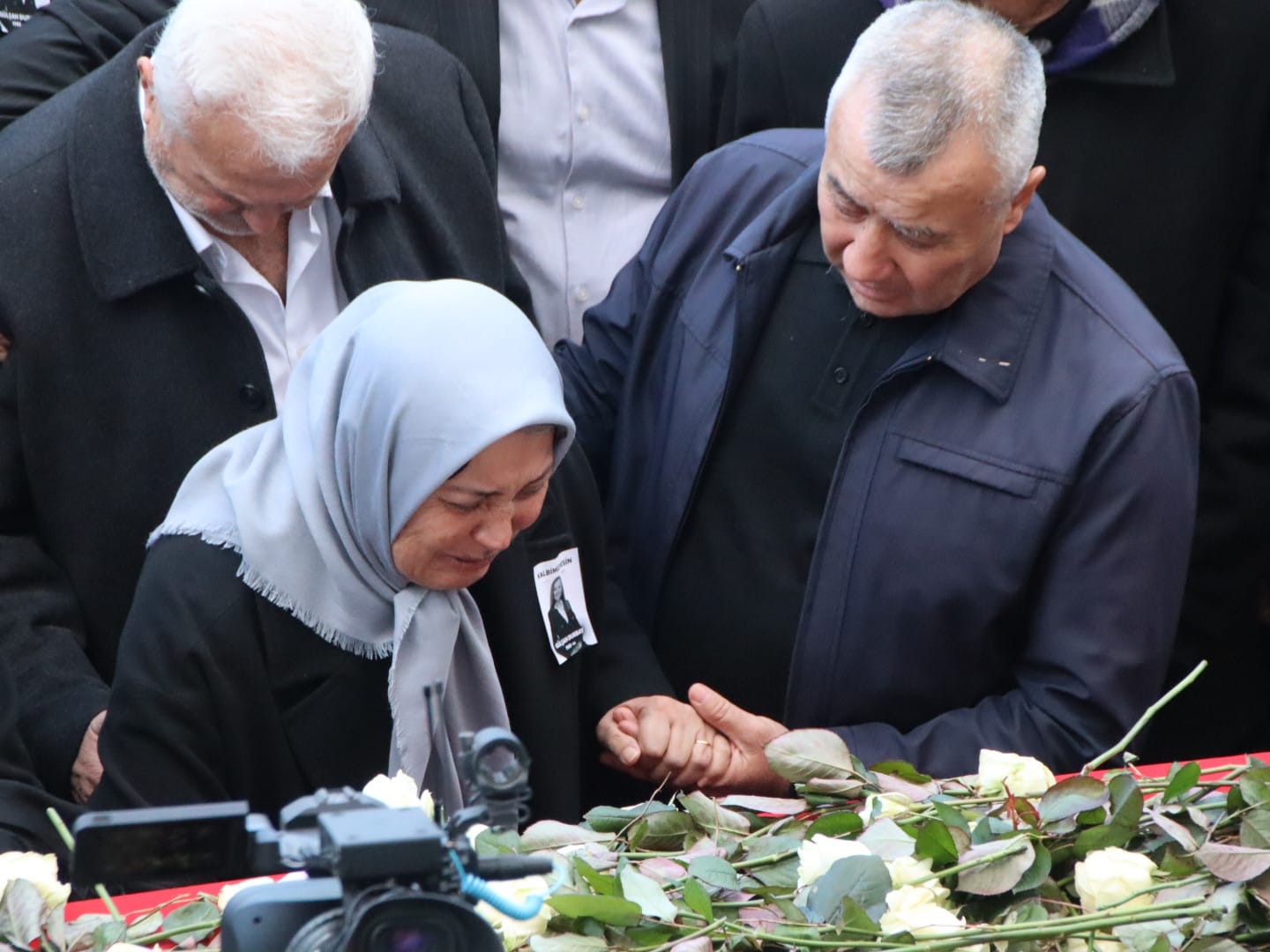 Gülşah Durbay'a annesinden acı veda: İki fotoğrafta iki farklı gözyaşı
