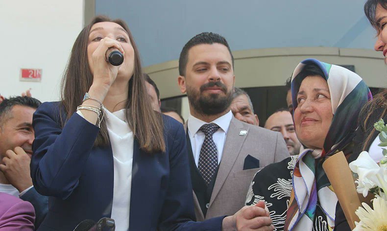 Gülşah Durbay'a annesinden acı veda: İki fotoğrafta iki farklı gözyaşı