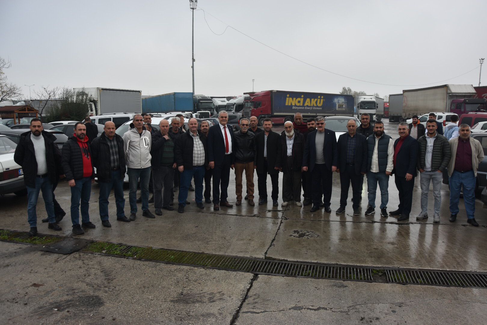 Manisa’da nakliyeciler isyan etti: “Bizi de görün!”