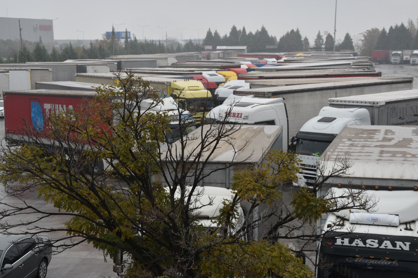 Manisa’da nakliyeciler isyan etti: “Bizi de görün!”