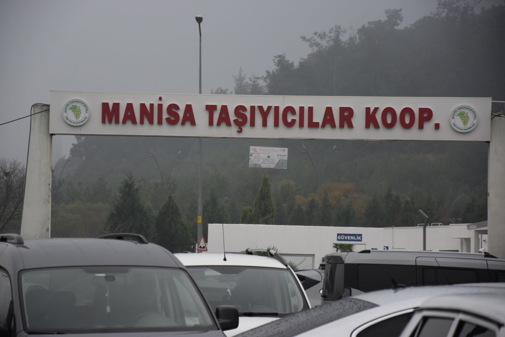 Manisa’da nakliyeciler isyan etti: “Bizi de görün!”