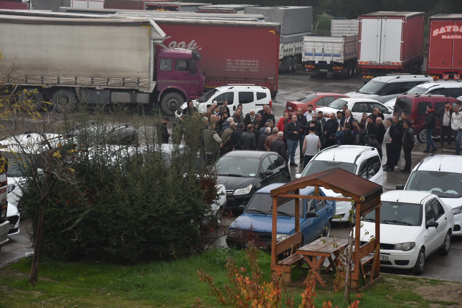 Manisa’da nakliyeciler isyan etti: “Bizi de görün!”