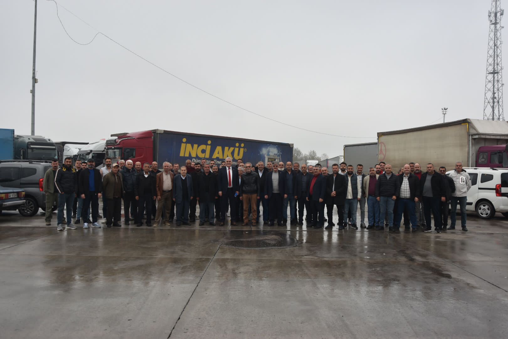 Manisa’da nakliyeciler isyan etti: “Bizi de görün!”