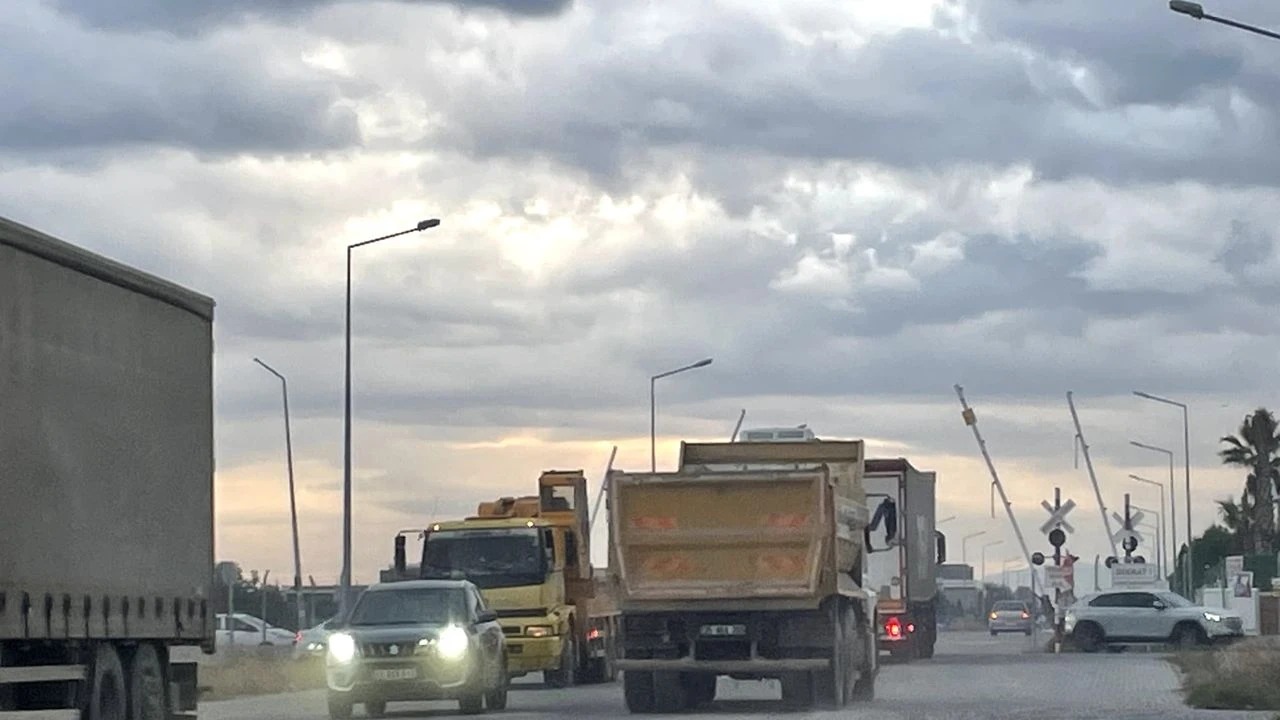 Manisa’da bu geçit tehlike saçıyor: Sorun ne zaman çözülecek?