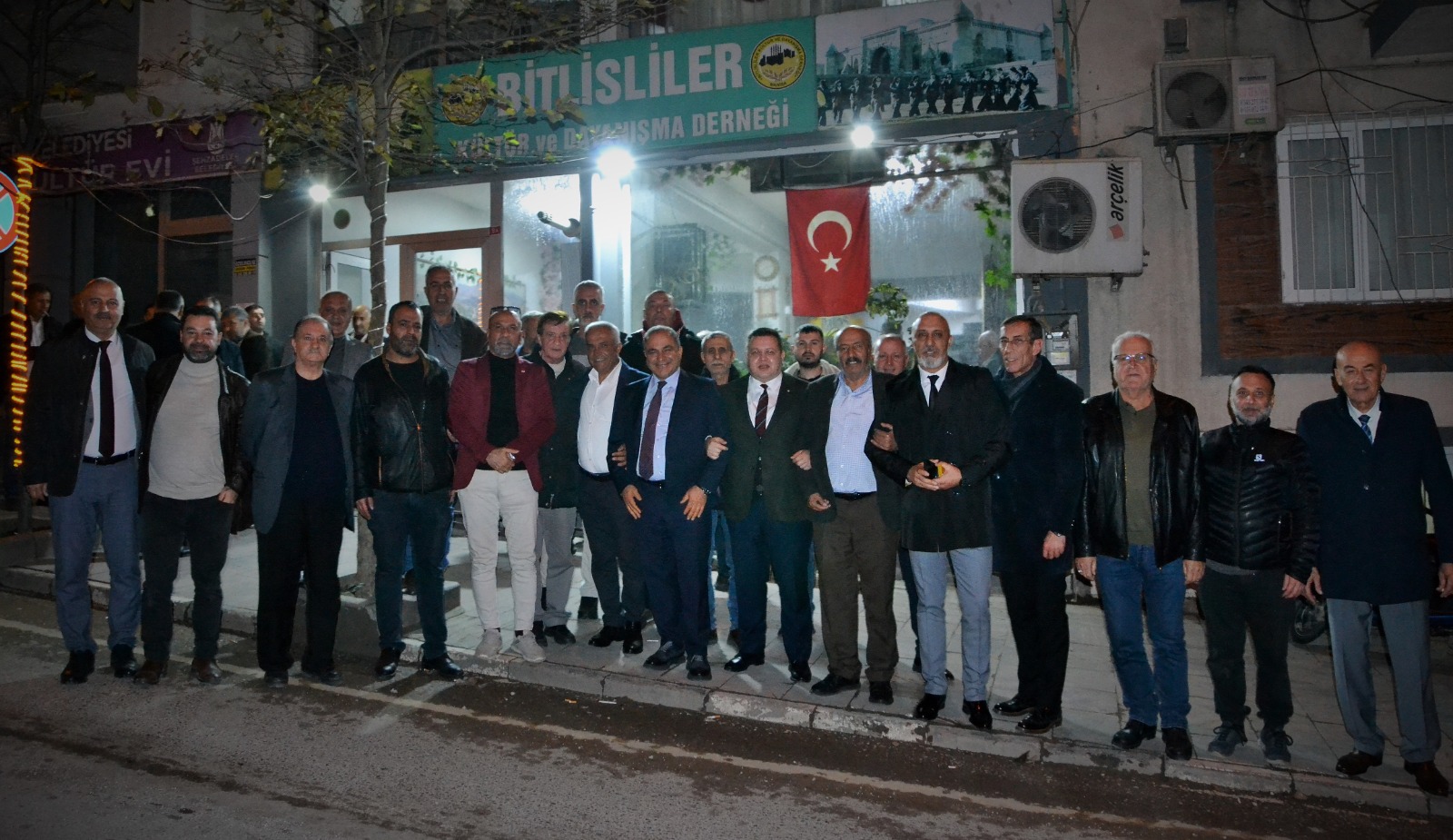 MHP heyetinden Manisa Bitlisliler Derneği’ne ziyaret: “Terörsüz Türkiye ortak hedefimizdir”