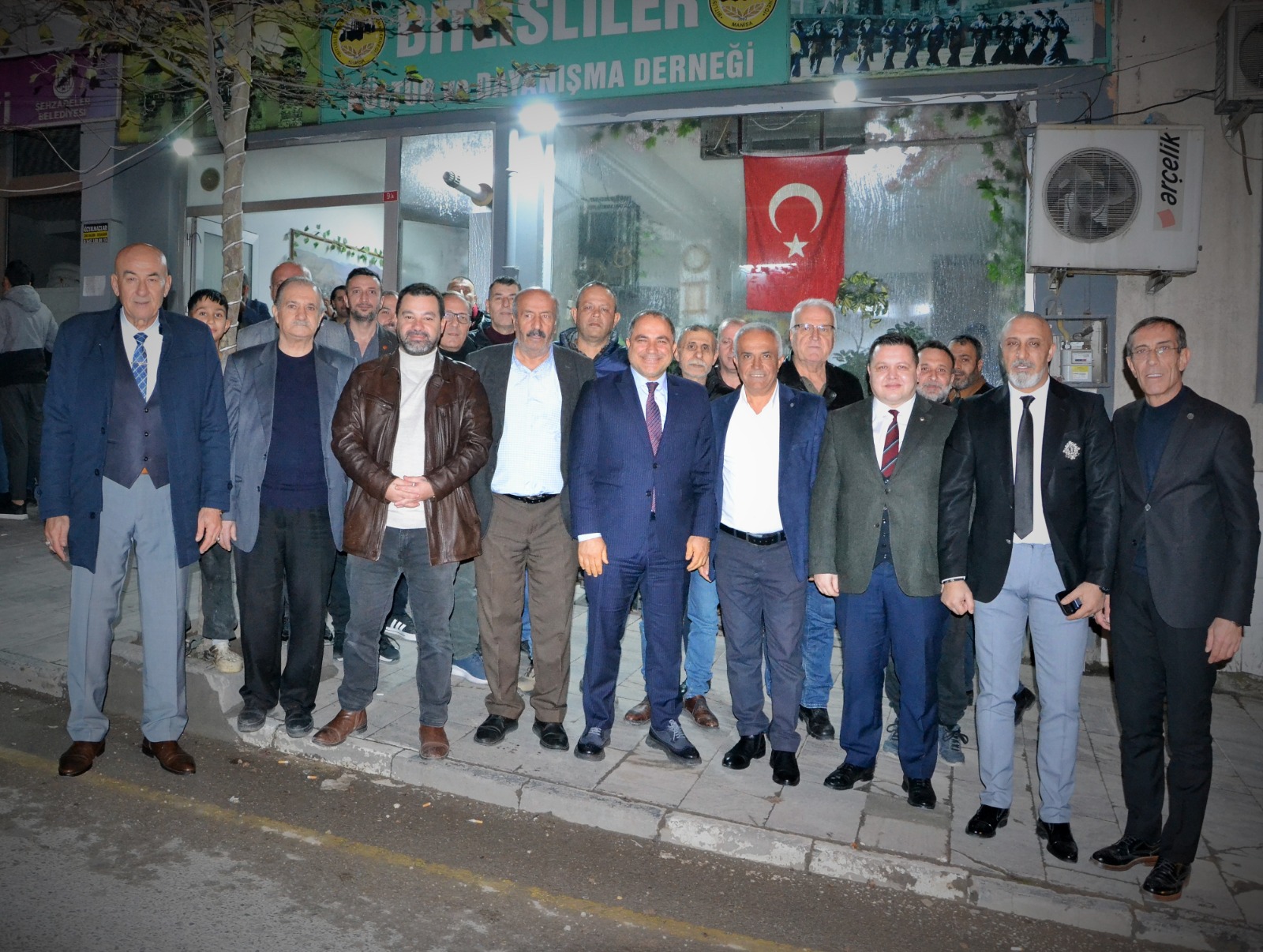 MHP heyetinden Manisa Bitlisliler Derneği’ne ziyaret: “Terörsüz Türkiye ortak hedefimizdir”