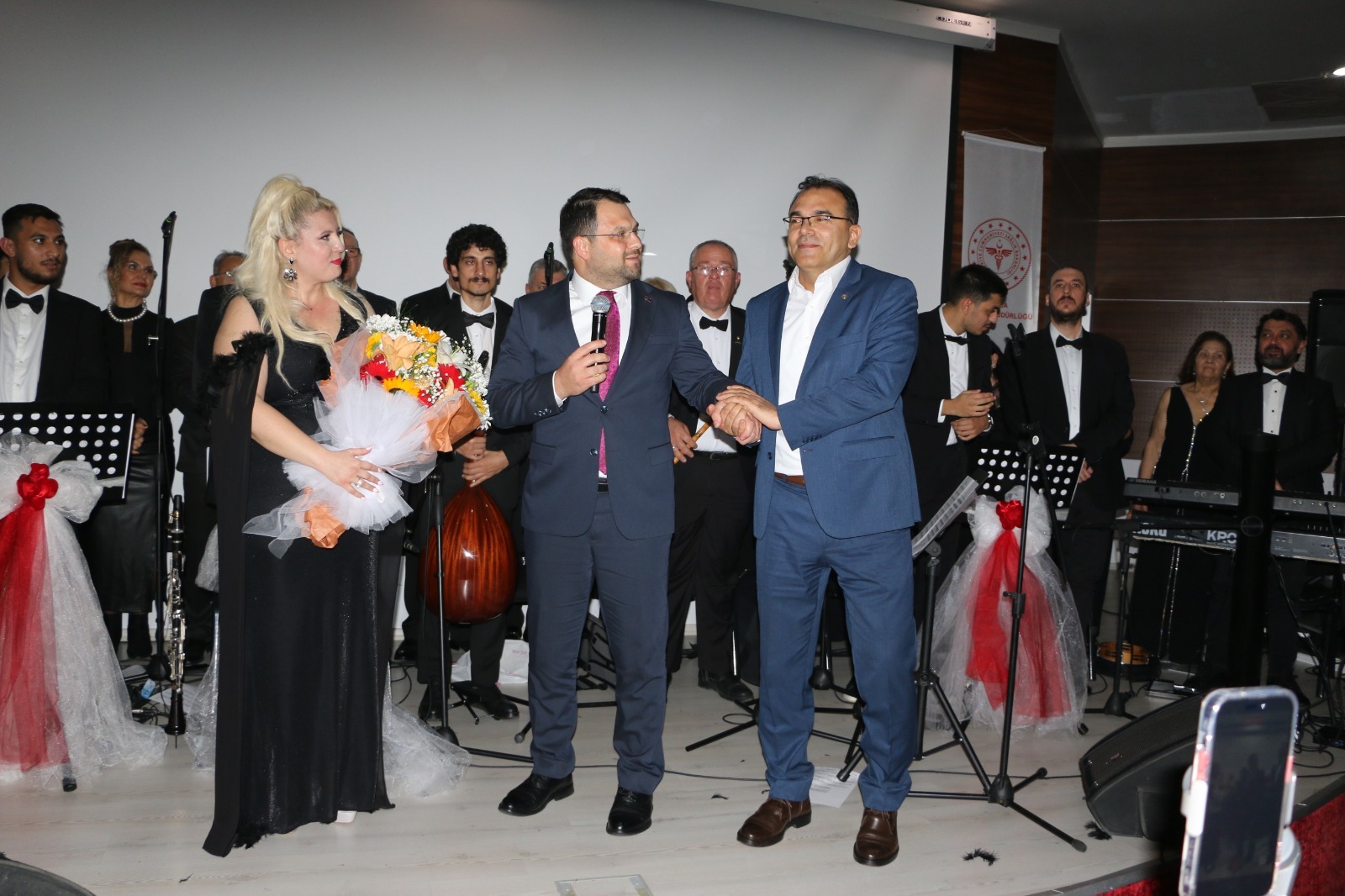 Manisa’da sağlık çalışanlarına Türk Sanat Müziği morali