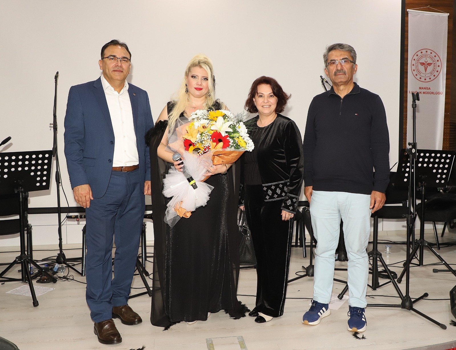 Manisa’da sağlık çalışanlarına Türk Sanat Müziği morali