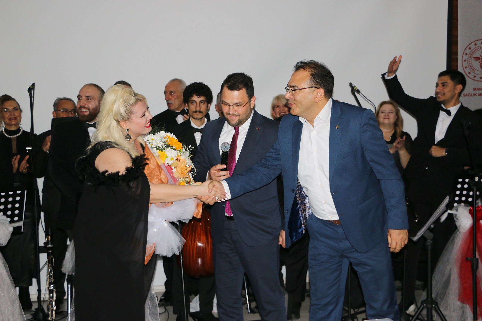 Manisa’da sağlık çalışanlarına Türk Sanat Müziği morali