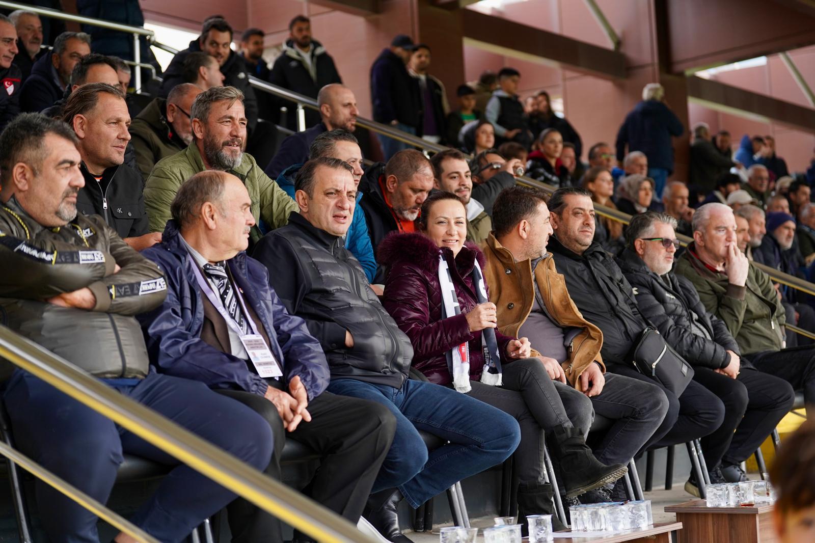 Manisaspor'dan etkileyici zafer: Kuşadasıspor'u 3-0 mağlup etti