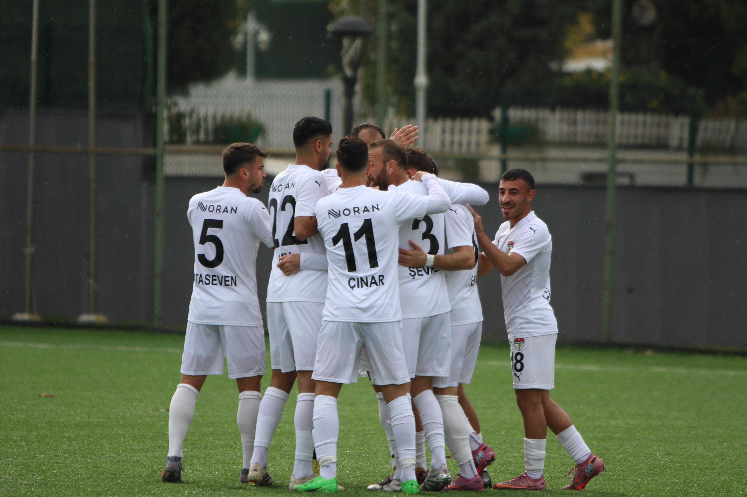 Manisaspor'dan etkileyici zafer: Kuşadasıspor'u 3-0 mağlup etti