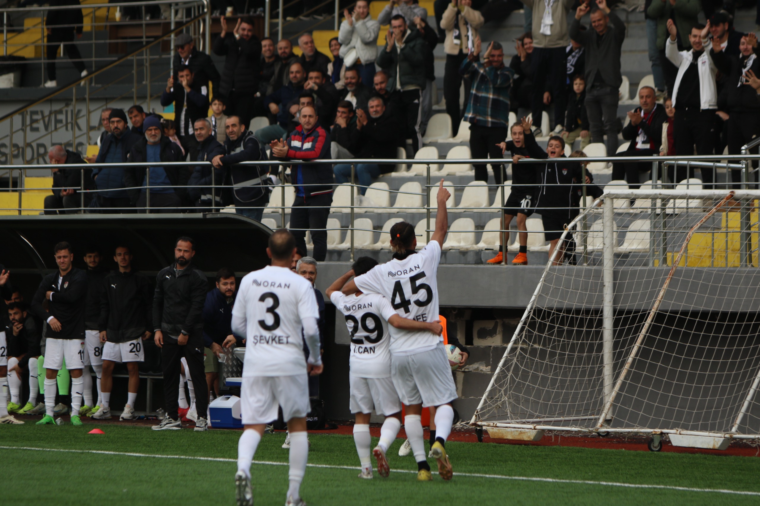 Manisaspor'dan etkileyici zafer: Kuşadasıspor'u 3-0 mağlup etti