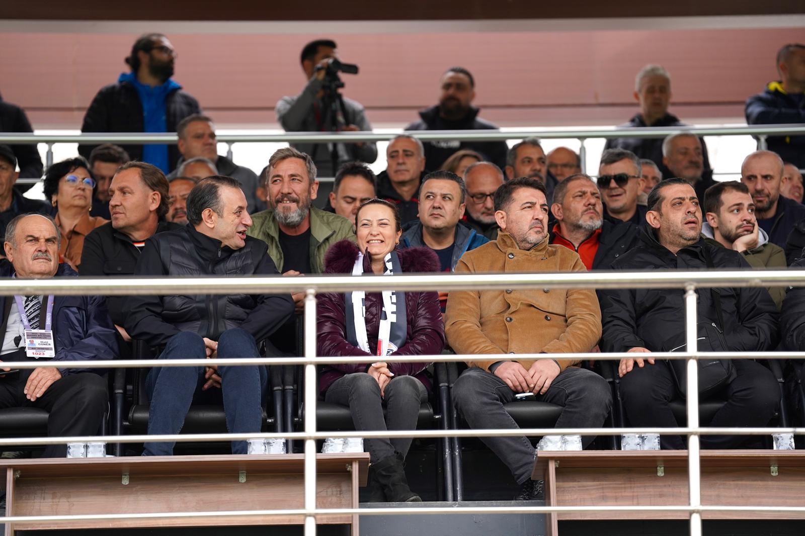 Manisaspor'dan etkileyici zafer: Kuşadasıspor'u 3-0 mağlup etti