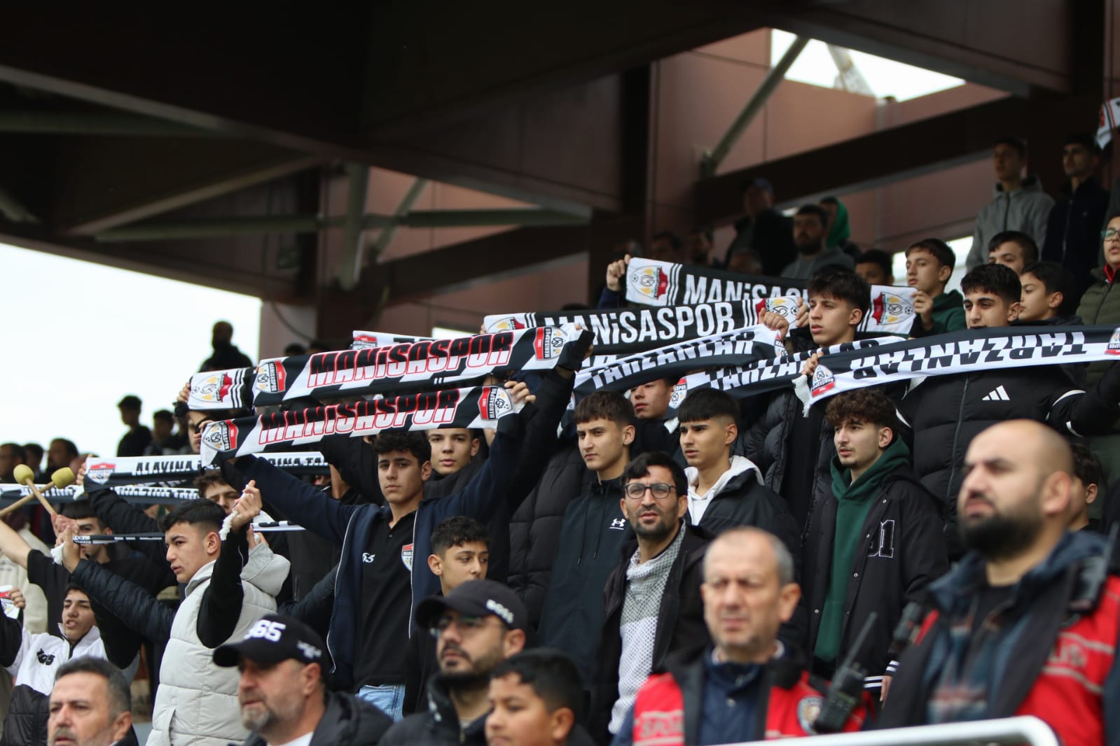 Manisaspor'dan etkileyici zafer: Kuşadasıspor'u 3-0 mağlup etti