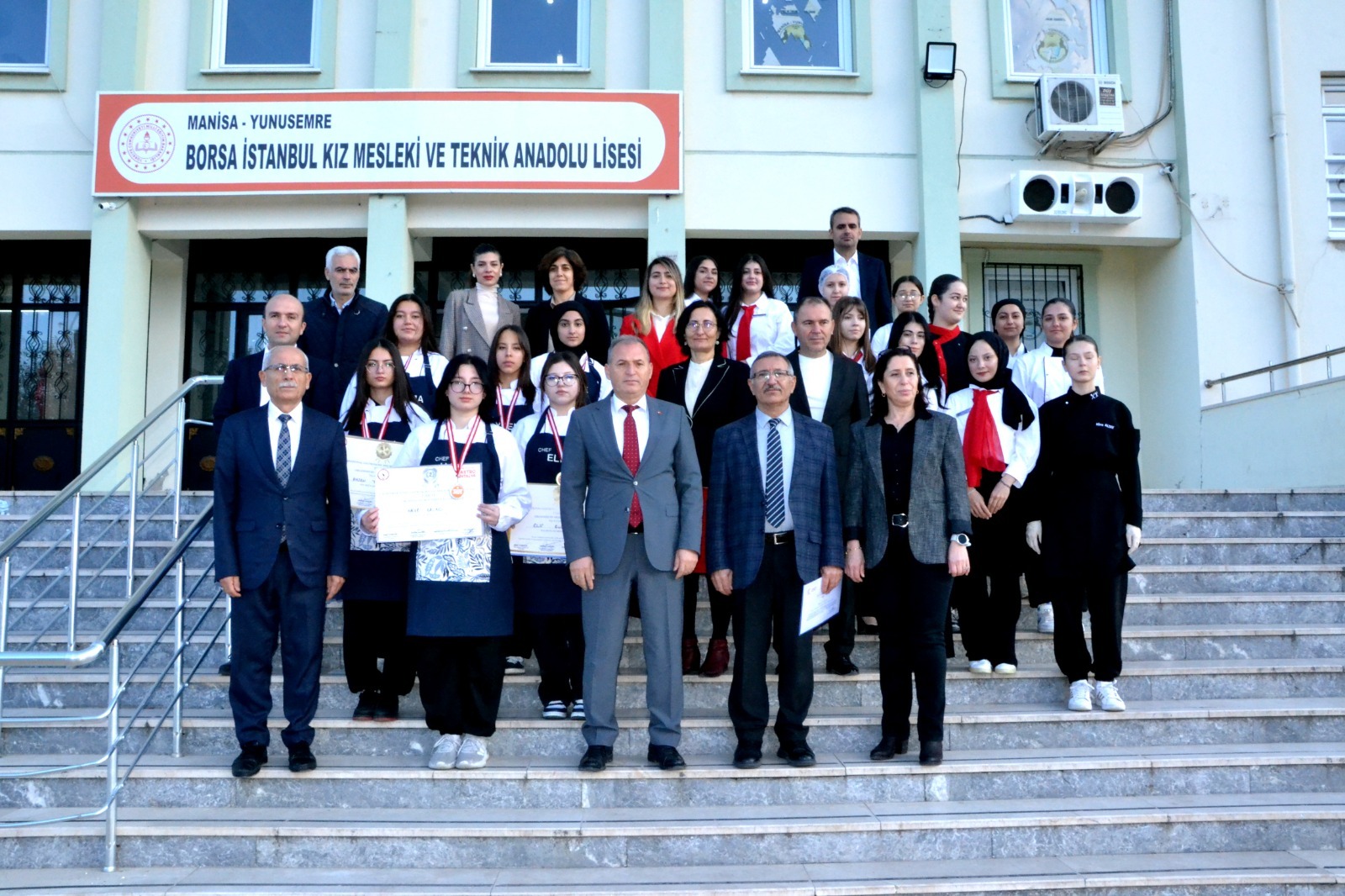 Manisa’dan uluslararası mutfak arenasında büyük başarı: Öğrenciler tam 9 derece kazandı!