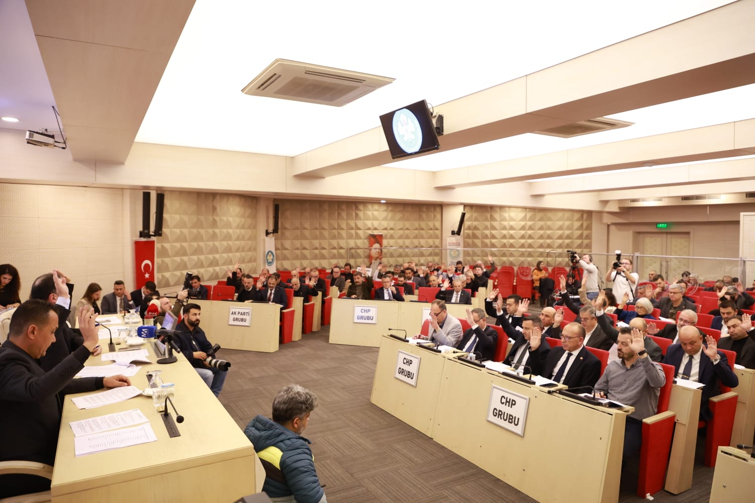 Manisa'da Aralık Ayı Belediye Meclisi Toplandı: Gündemde Başkan Durbay ve 2025 Yatırımları...