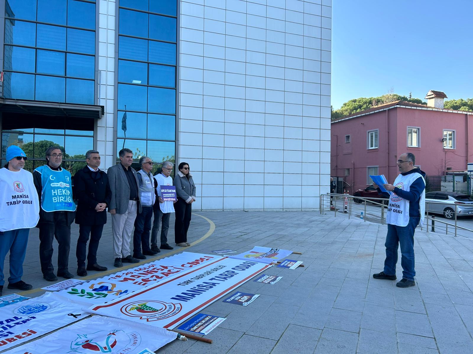 Aile Sağlığı Merkezi Çalışanlarından Sert Tepki: “Eziyet Yönetmeliği Geri Çekilsin”