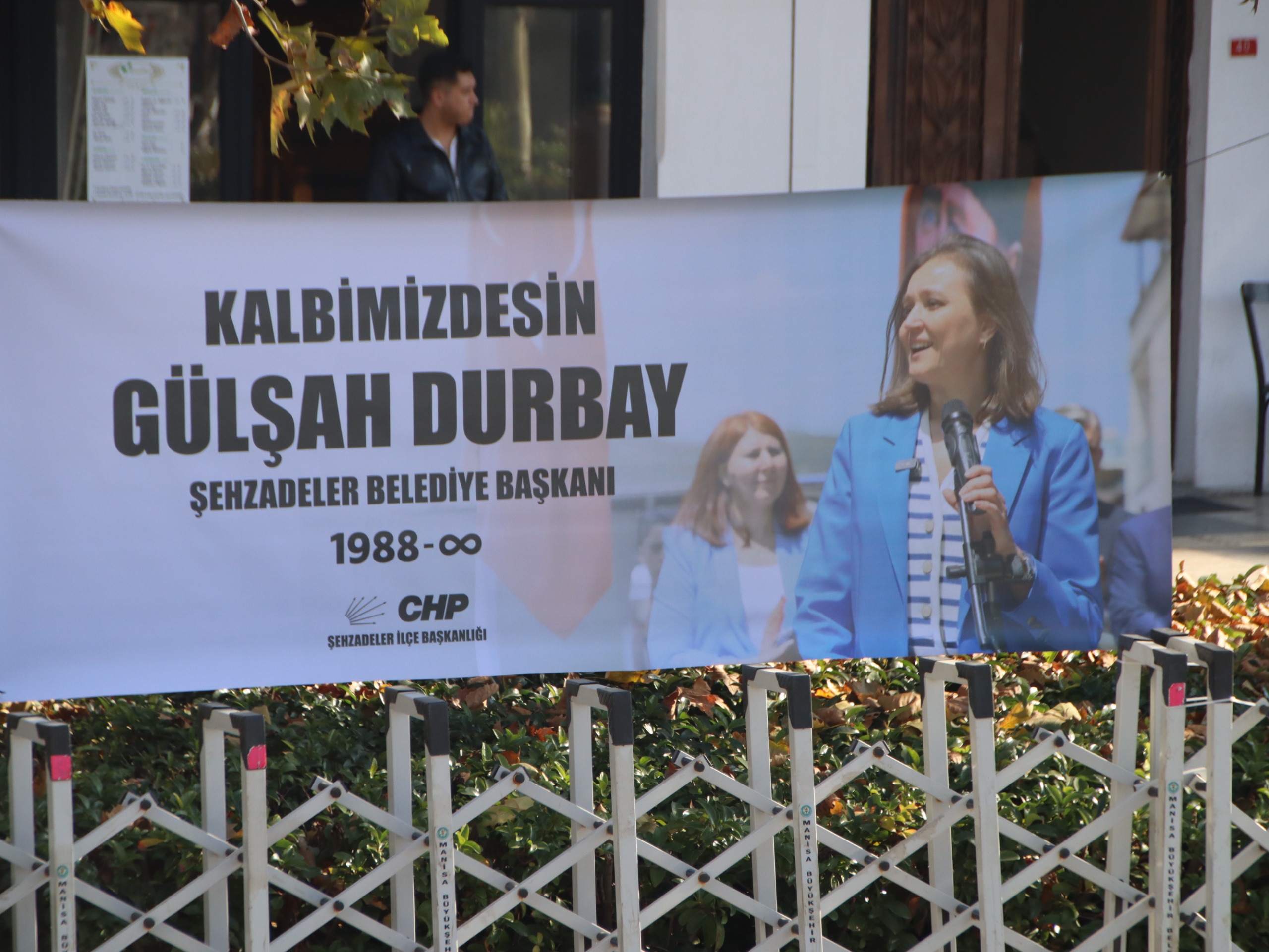 Manisa Sadece Başkanını Değil, Bir Evladını Kaybetti: Vatandaşlar Duygularını Mikrofonlara Anlattı