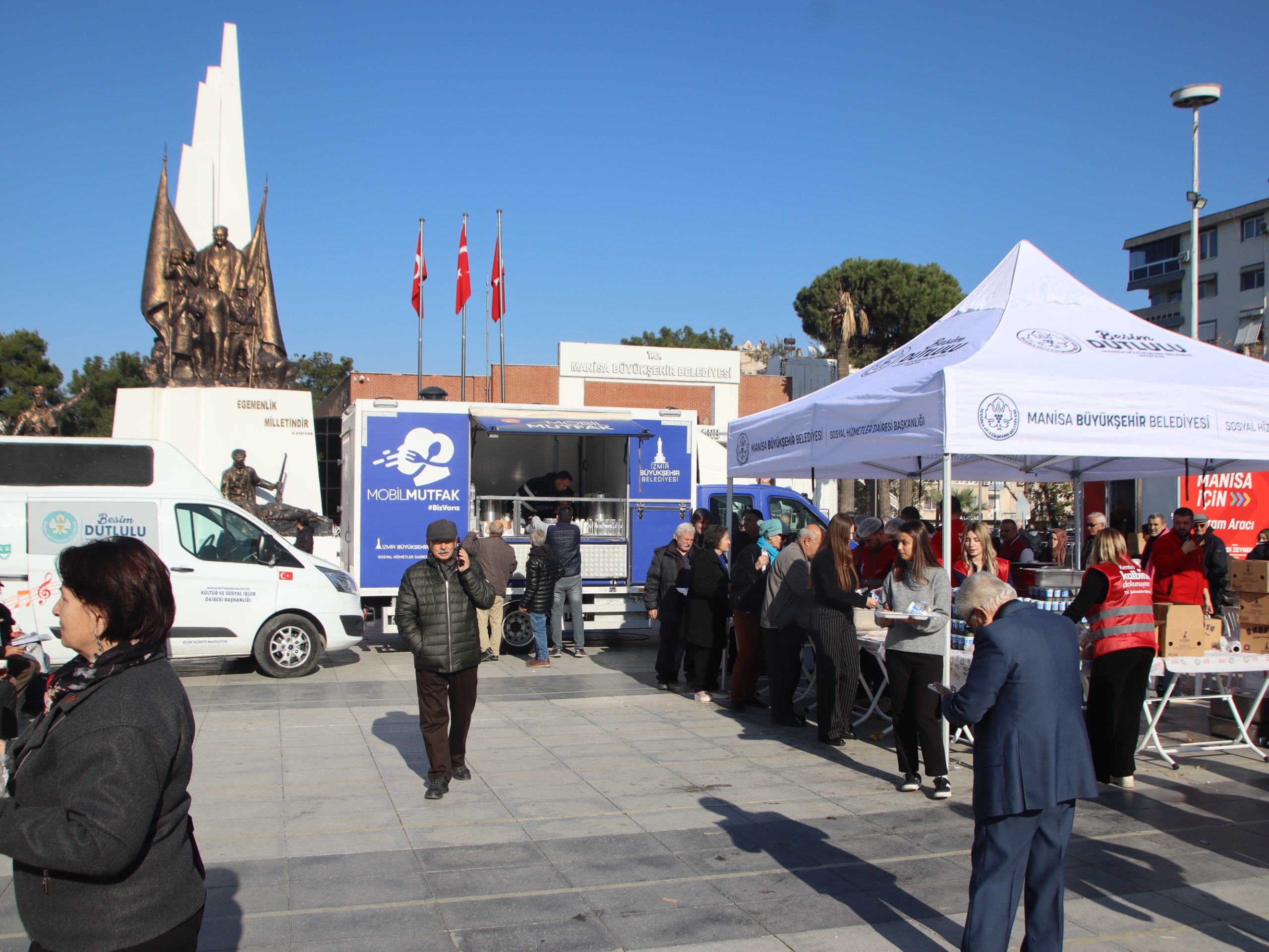 Manisa Sadece Başkanını Değil, Bir Evladını Kaybetti: Vatandaşlar Duygularını Mikrofonlara Anlattı