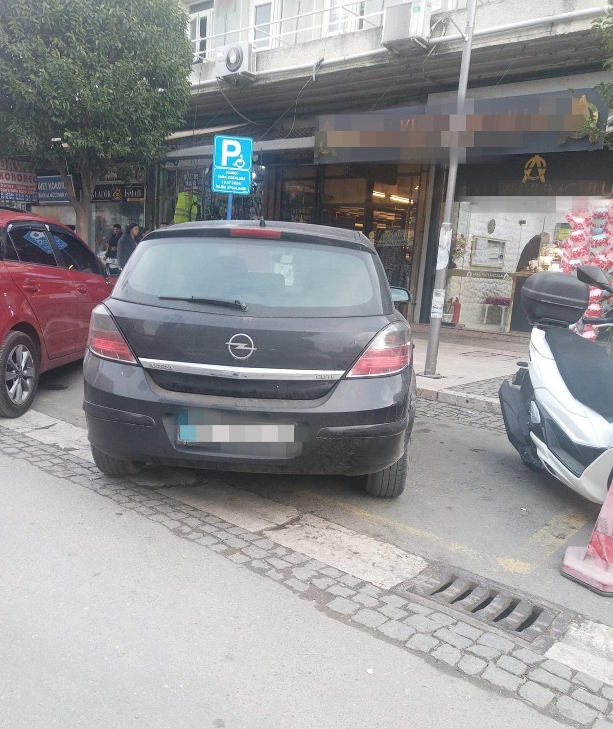 Manisa’da engelli park yerlerine sıkı denetim: 550 sürücüye ceza