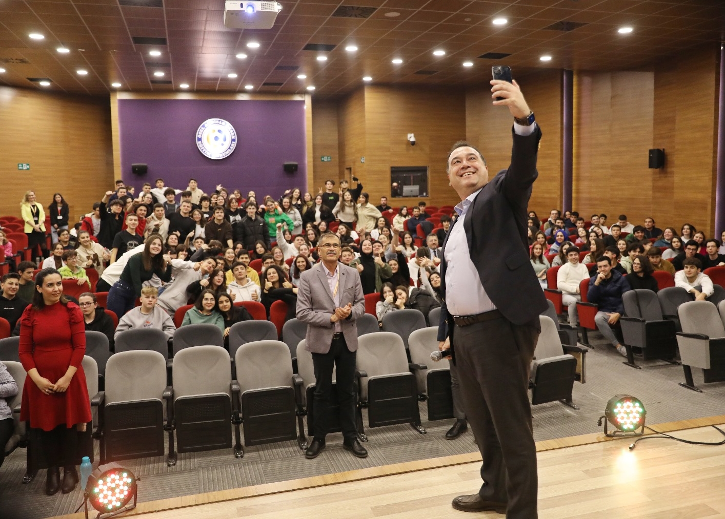Manisa’dan öğrencilerine büyük destek: Ödemeler yarın hesaplara yatırılacak!
