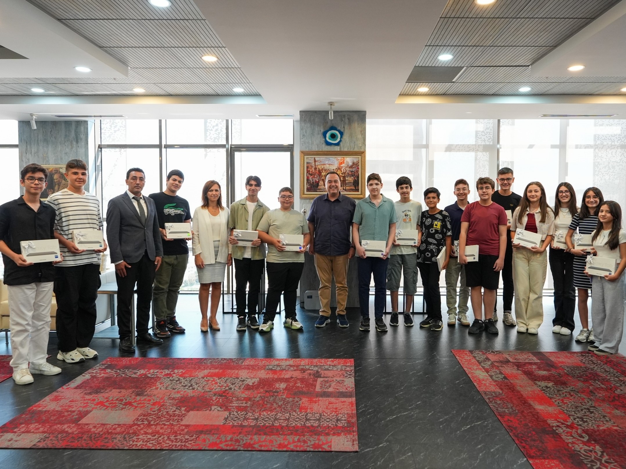 Manisa’dan öğrencilerine büyük destek: Ödemeler yarın hesaplara yatırılacak!