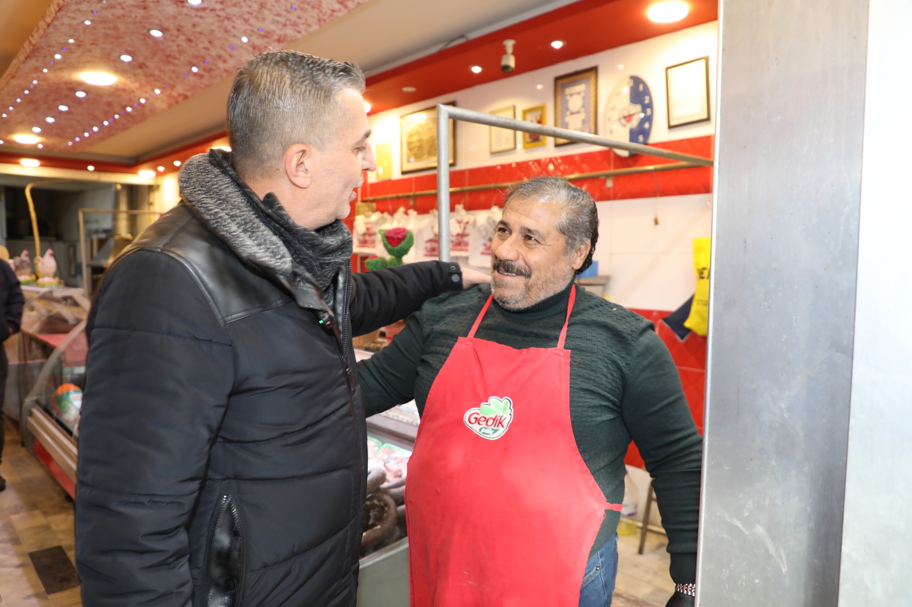 Şehzadeler Belediye Başkanı Hakan Şimşek’ten Pazar Günü Esnaf Mesaisi