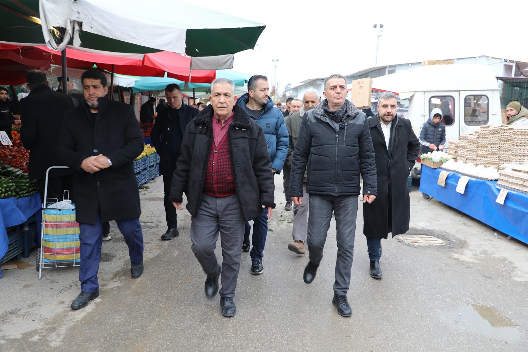 Şehzadeler Belediye Başkanı Hakan Şimşek’ten Pazar Günü Esnaf Mesaisi