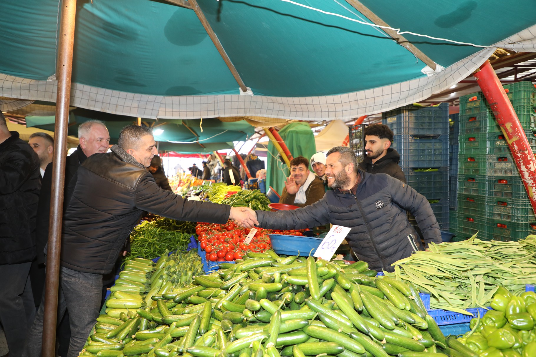 Şehzadeler Belediye Başkanı Hakan Şimşek’ten Pazar Günü Esnaf Mesaisi