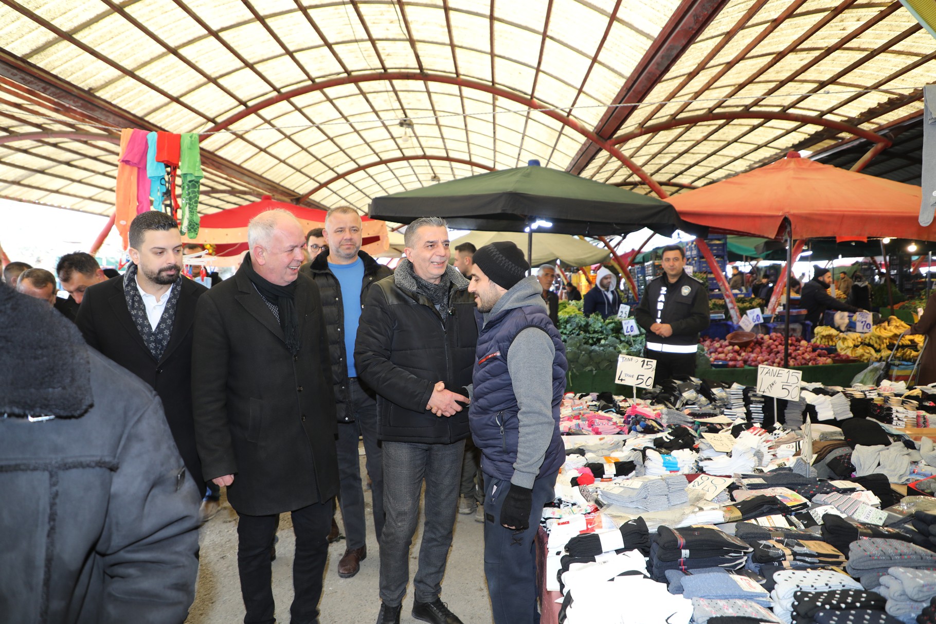 Şehzadeler Belediye Başkanı Hakan Şimşek’ten Pazar Günü Esnaf Mesaisi