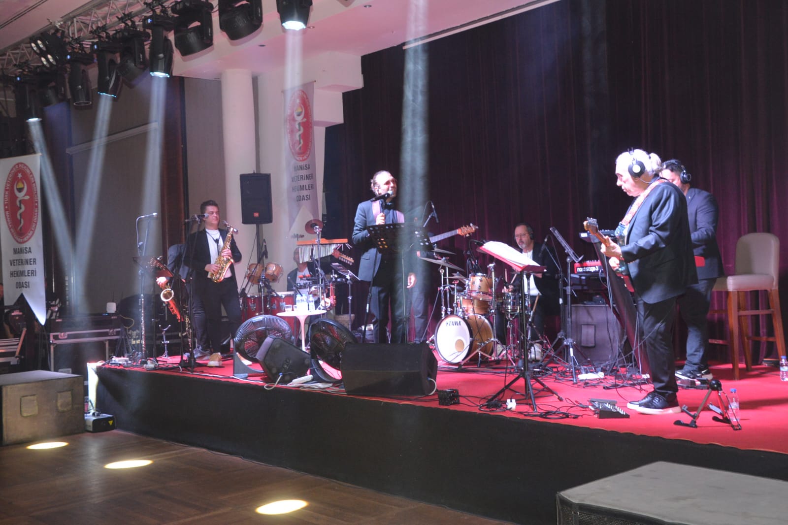 Manisa’da veteriner hekimler yıldönümlerini coşkuyla kutladı