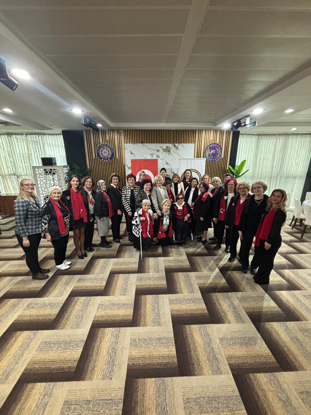 Manisa’da kadın hakları coşkusu: Seçme ve seçilme hakkının 91. yılı kutlandı