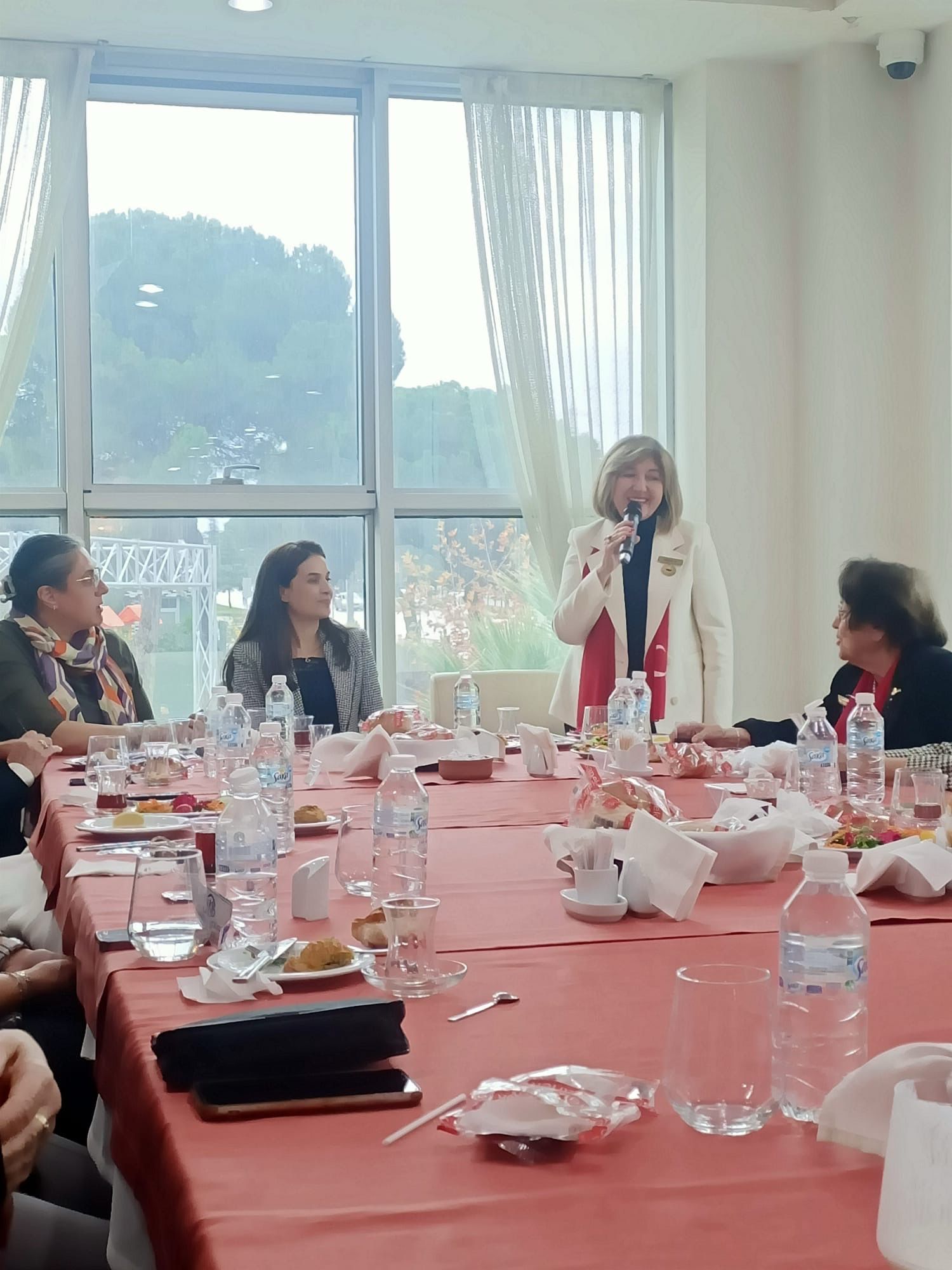 Manisa’da kadın hakları coşkusu: Seçme ve seçilme hakkının 91. yılı kutlandı