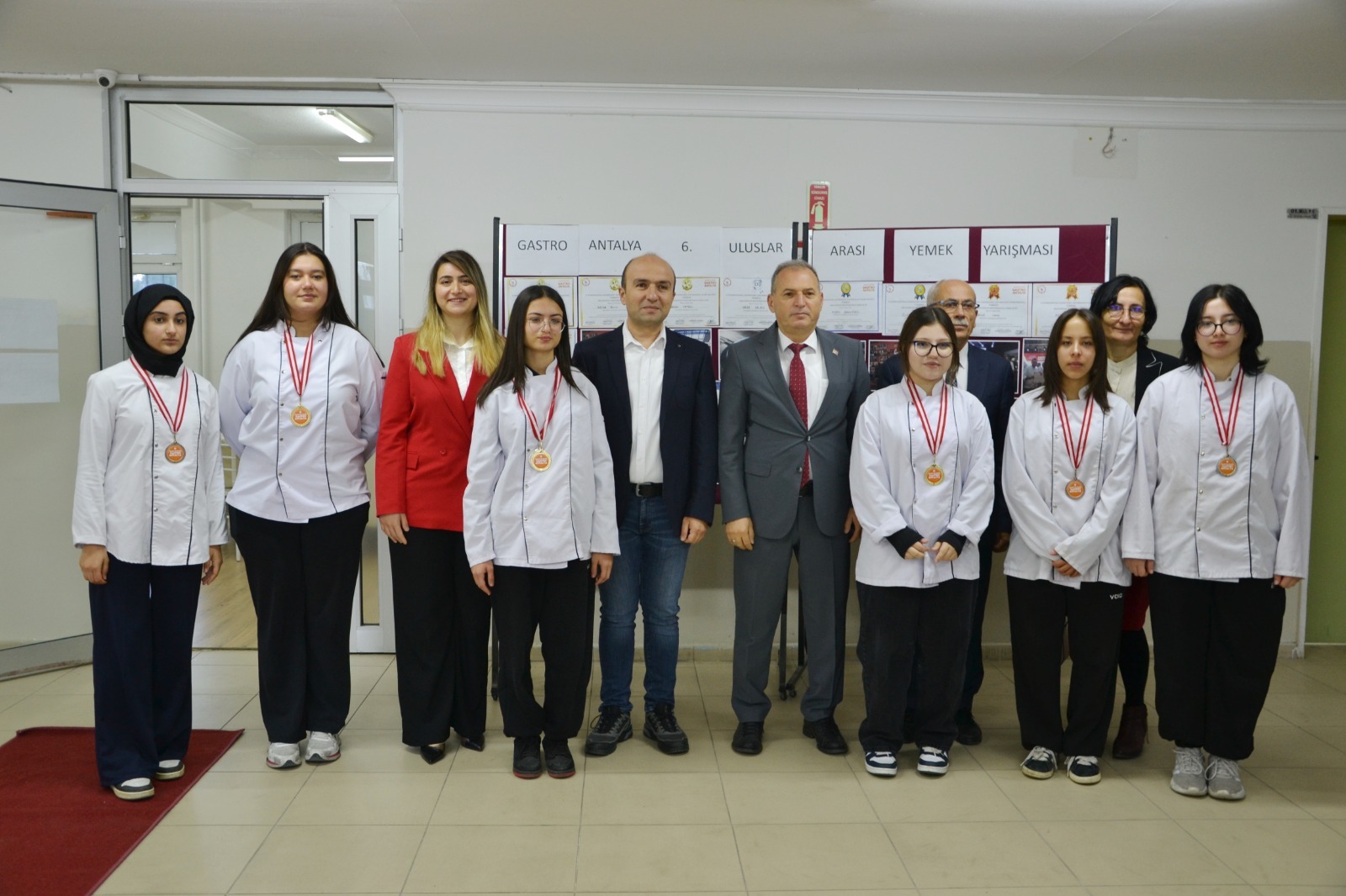 Manisa’dan uluslararası mutfak arenasında büyük başarı: Öğrenciler tam 9 derece kazandı!