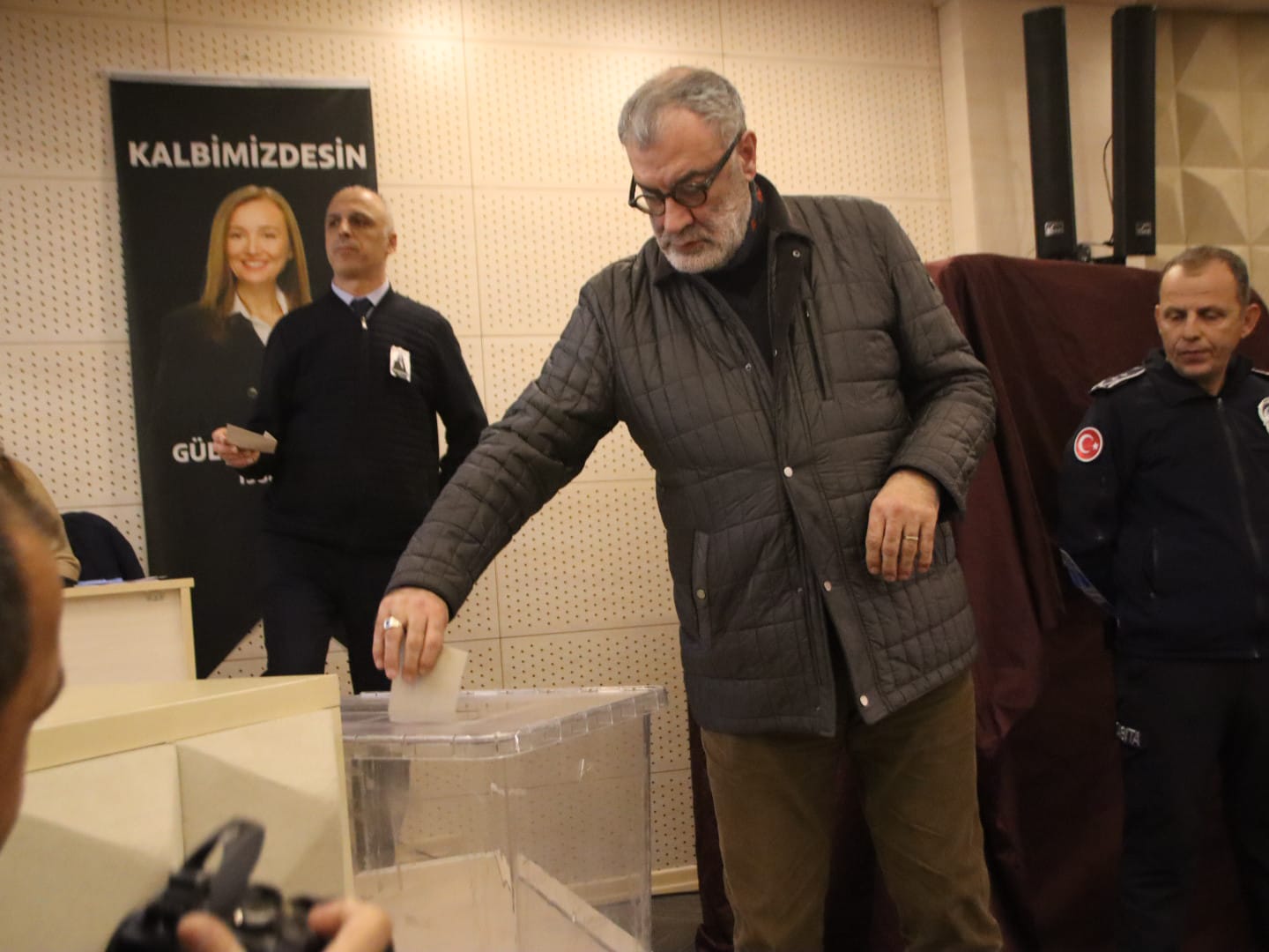 Yenal Yıldırım da adaylığını açıkladı!