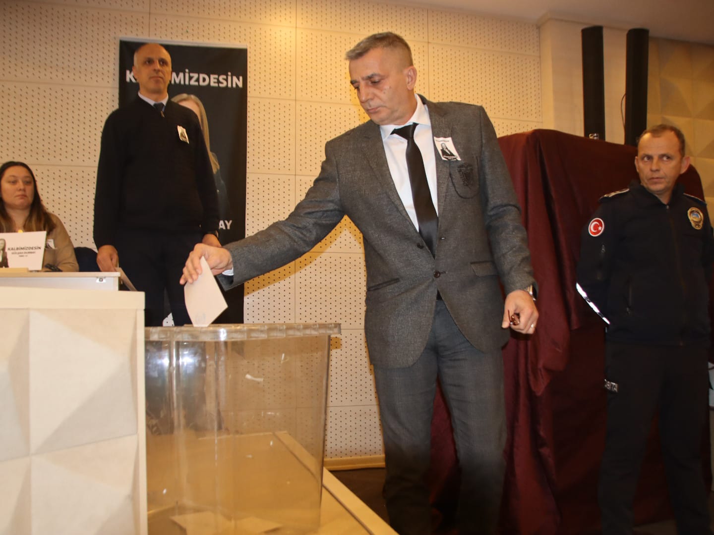 CHP'nin Şehzadeler Belediye Başkan Adayı Hakan Şimşek oldu!