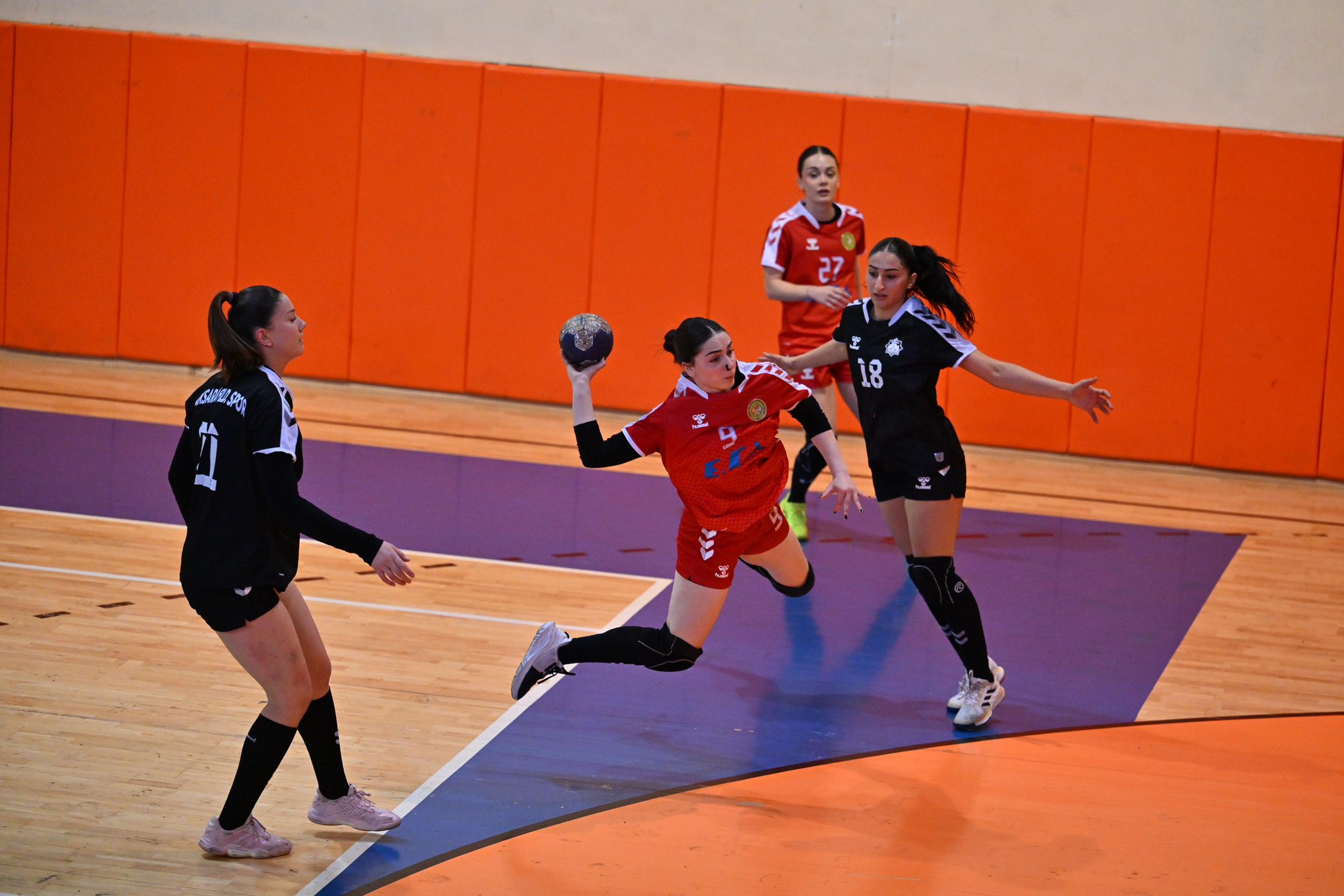 Manisa BBSK'da yenilmez seriye devam: Aksaray deplasmanında namağlup liderlik!