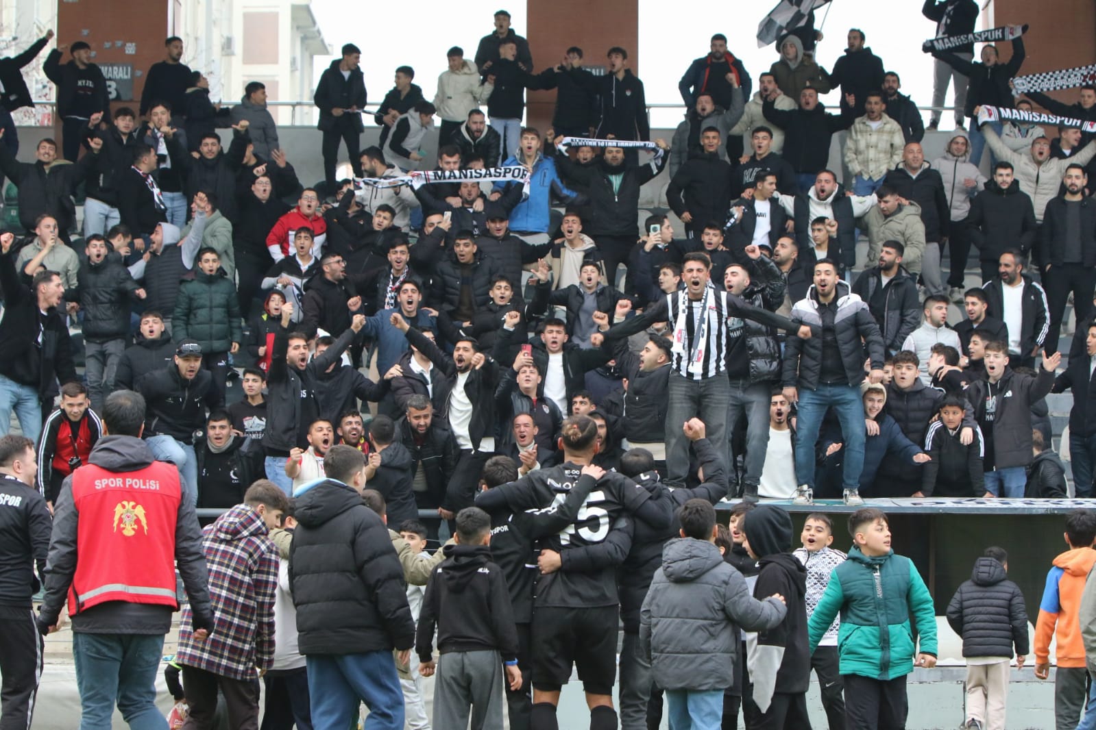 Manisaspor 3 puanın sahibi: İzmirspor'u 1-0 mağlup etti!