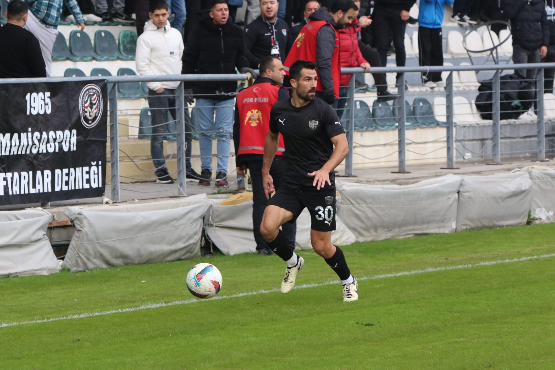 Manisaspor 3 puanın sahibi: İzmirspor'u 1-0 mağlup etti!