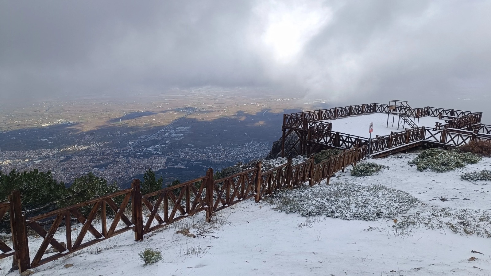 Spil Dağı Beyaza Büründü Manisa Merkez İçin Kar Umudu Yeniden Yeşerdi