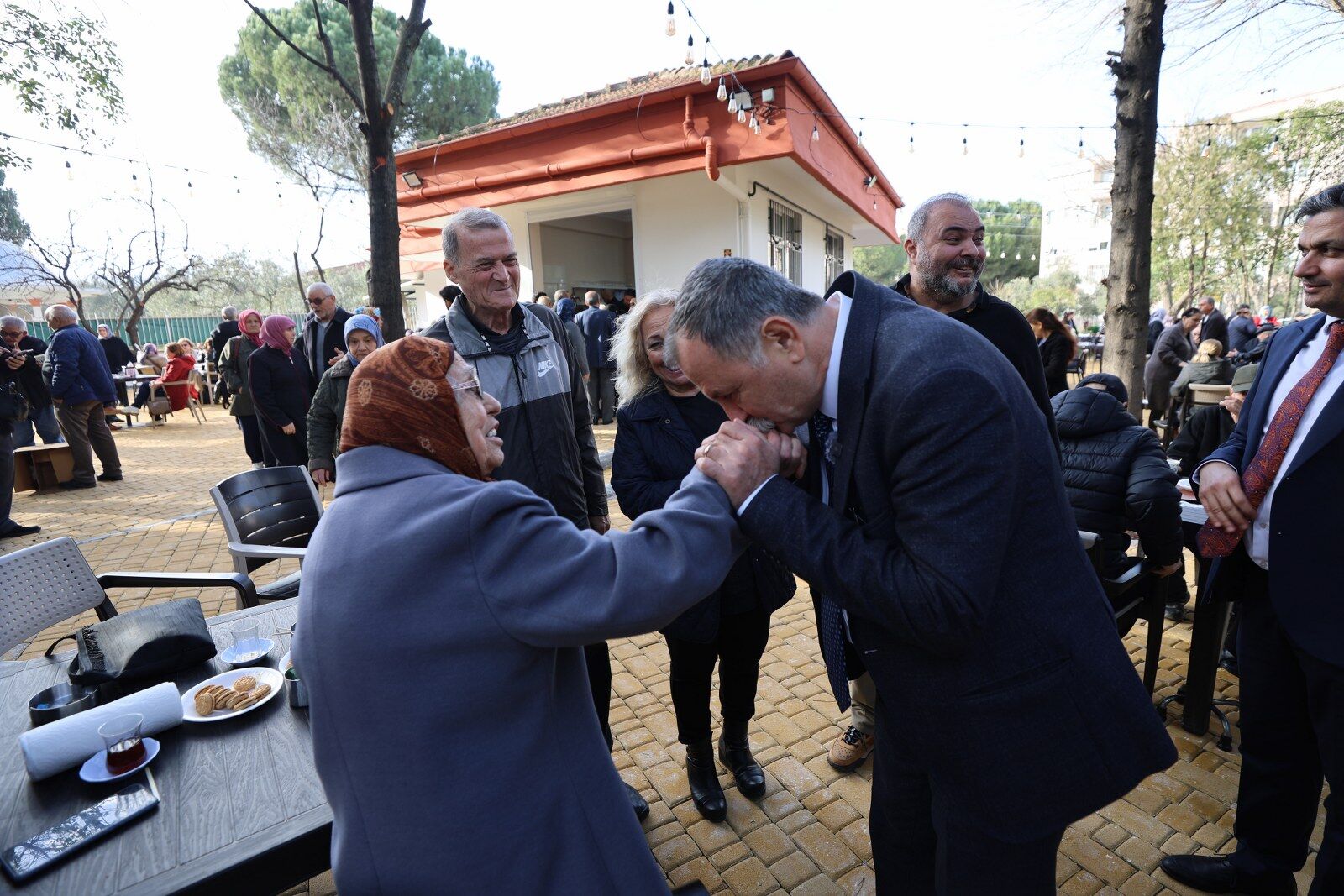 Emekli Kafe hizmete girdi
