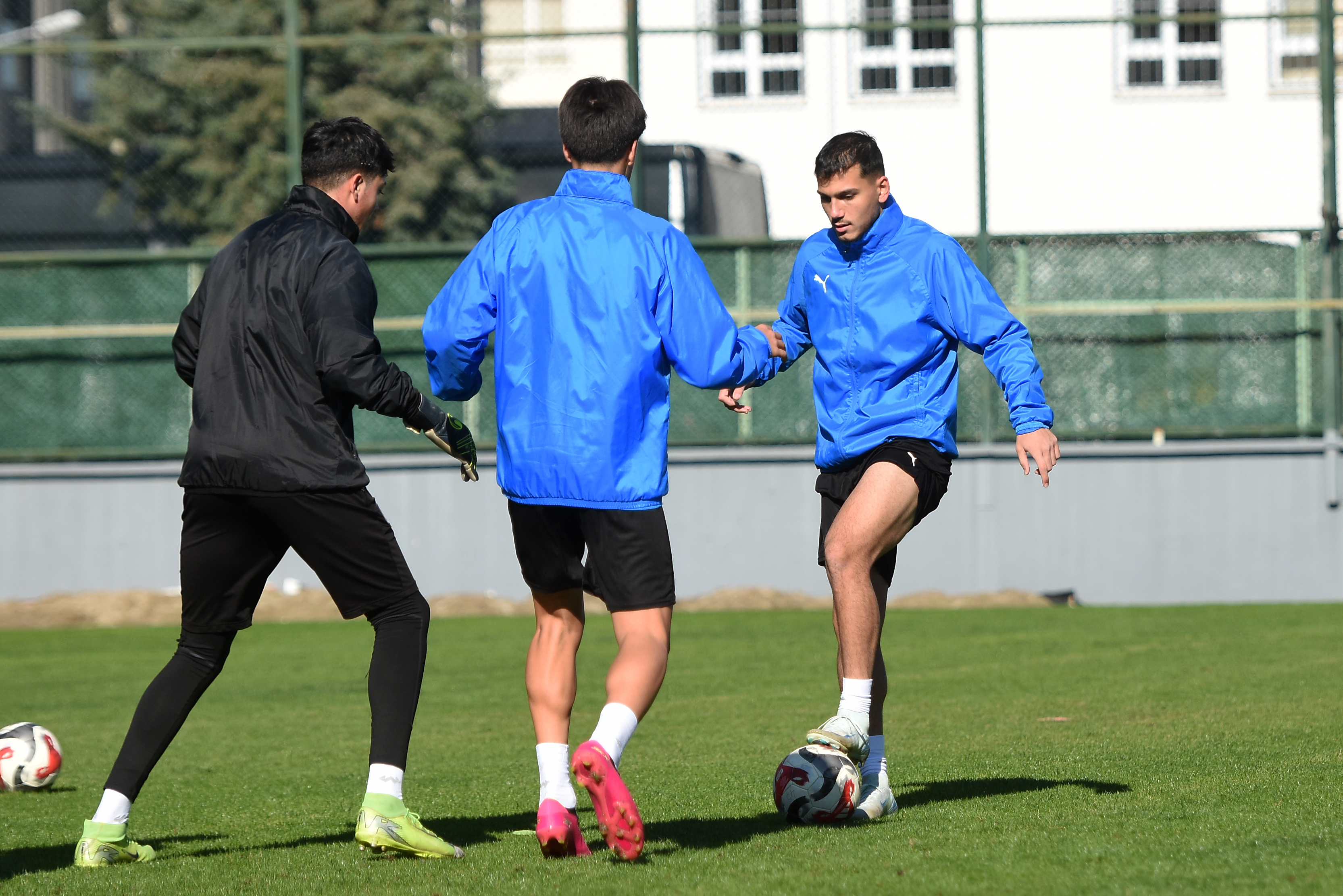 Manisa FK'dan günü yenileme antrenmanı