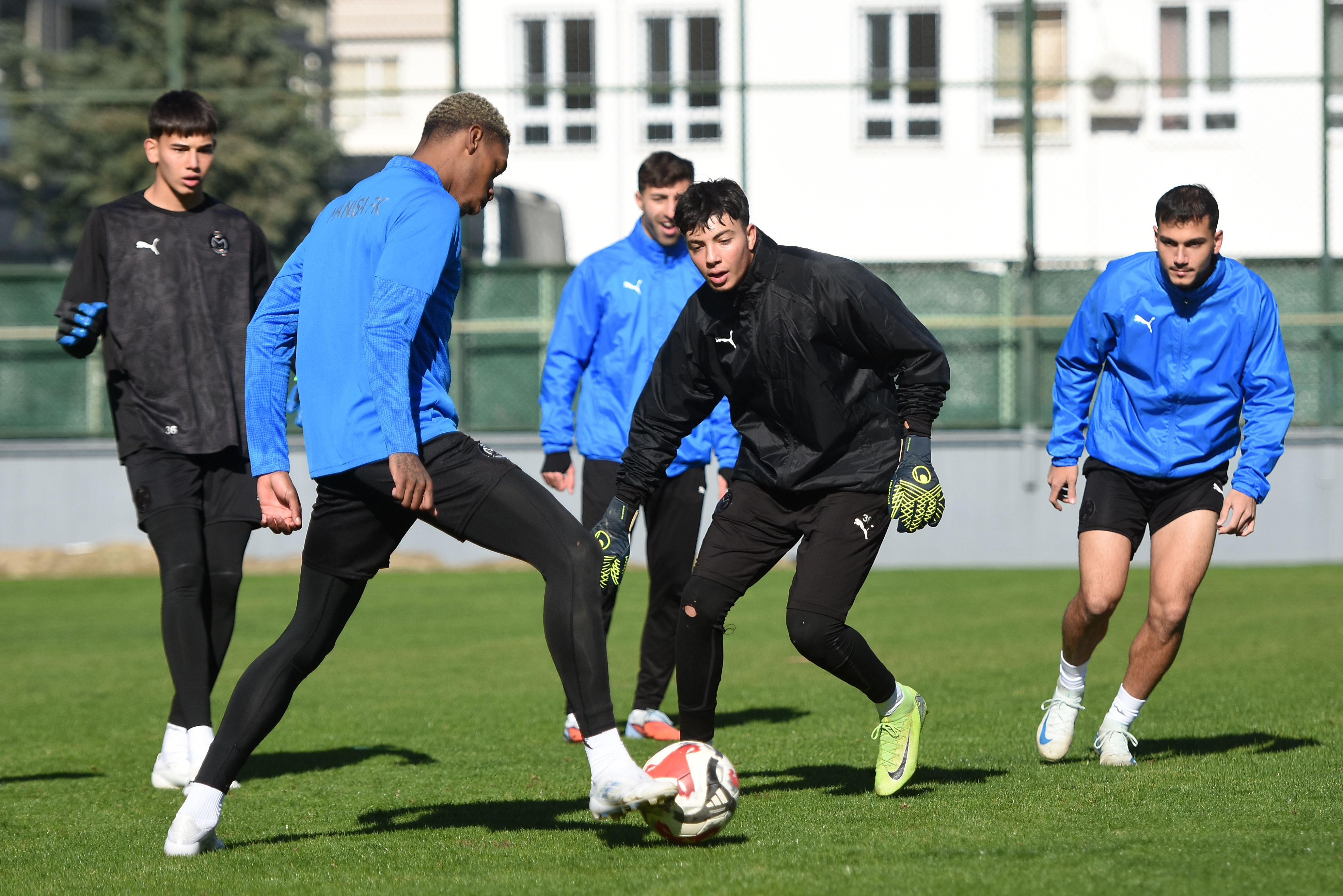 Manisa FK'dan günü yenileme antrenmanı