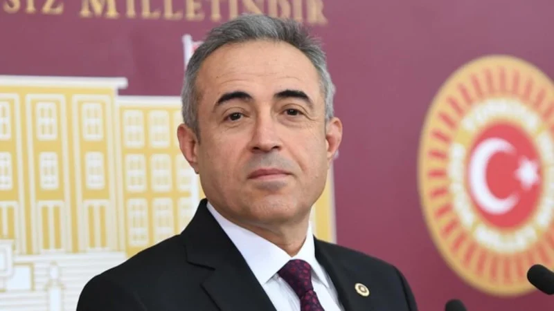 695B7755A98Siyaset kulislerini sallayan bomba iddia: Bir milletvekili daha AK Parti'ye mi geçiyor?Ea907