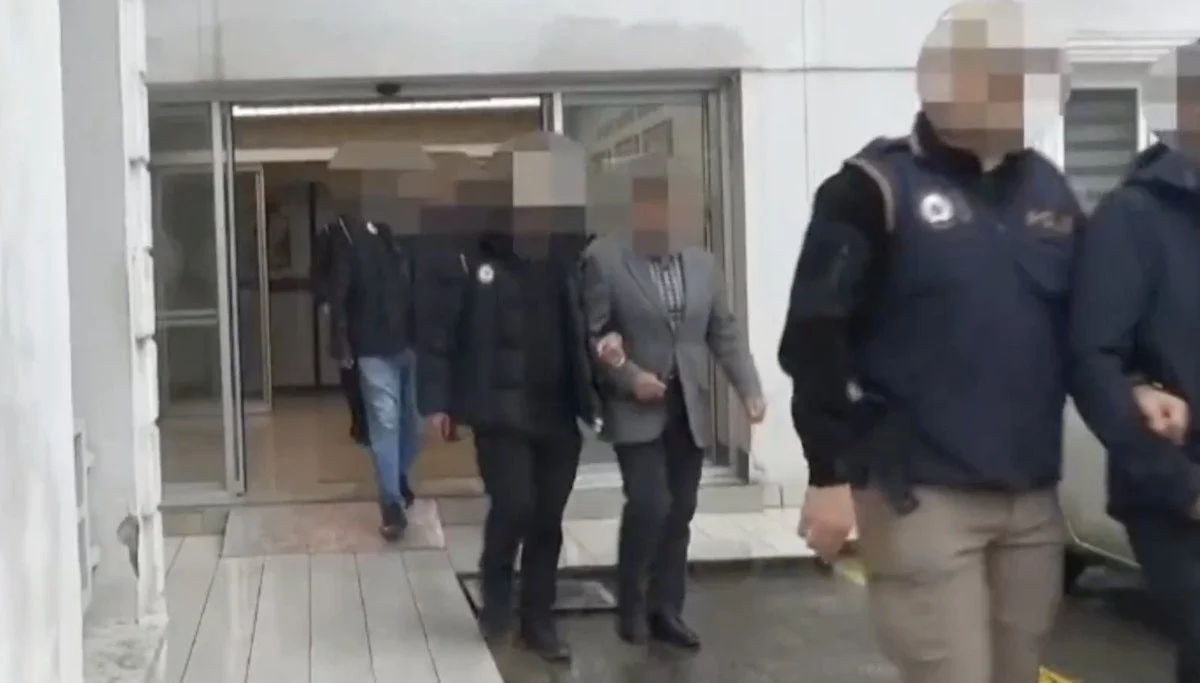 Manisa'nın da aralarında olduğu 45 ilde FETÖ operasyonu: 223 şüpheli yakalandı