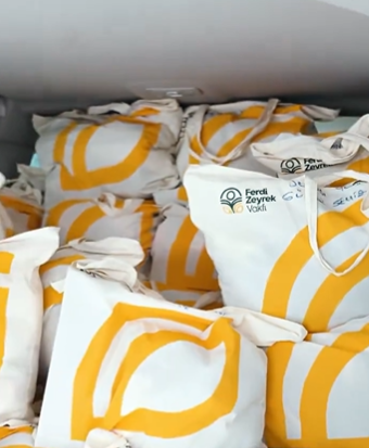 Ferdi Zeyrek Vakfı'ndan Umut Dolu Buluşma: İlk Bağışlar Teslim Edildi